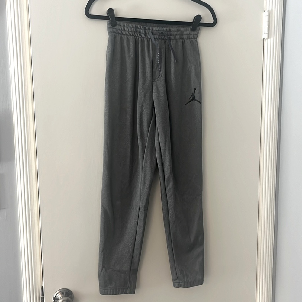 Nike boys Thermafit gray sweatpants